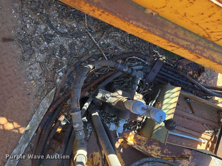 image for item EE8659 1997 International  4700 LP  utility / service truck