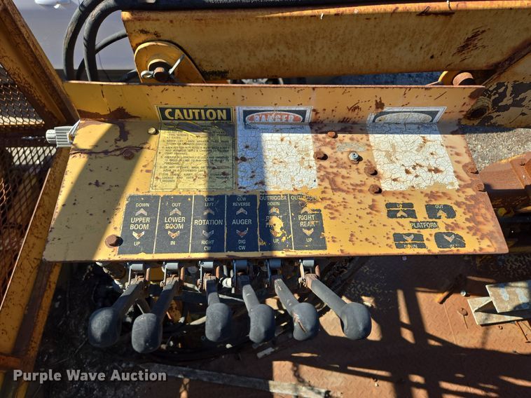 image for item EE8659 1997 International  4700 LP  utility / service truck