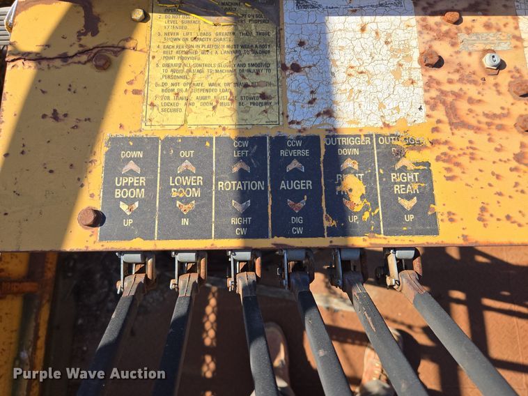 image for item EE8659 1997 International  4700 LP  utility / service truck