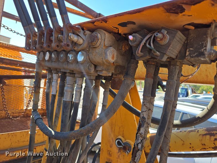 image for item EE8659 1997 International  4700 LP  utility / service truck