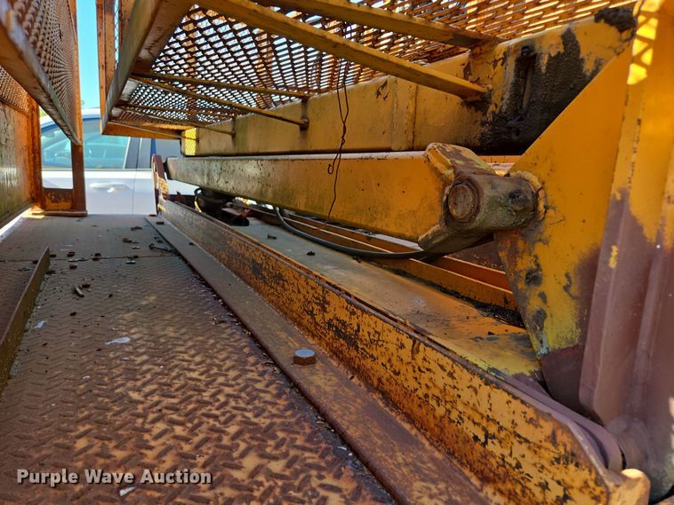 image for item EE8659 1997 International  4700 LP  utility / service truck