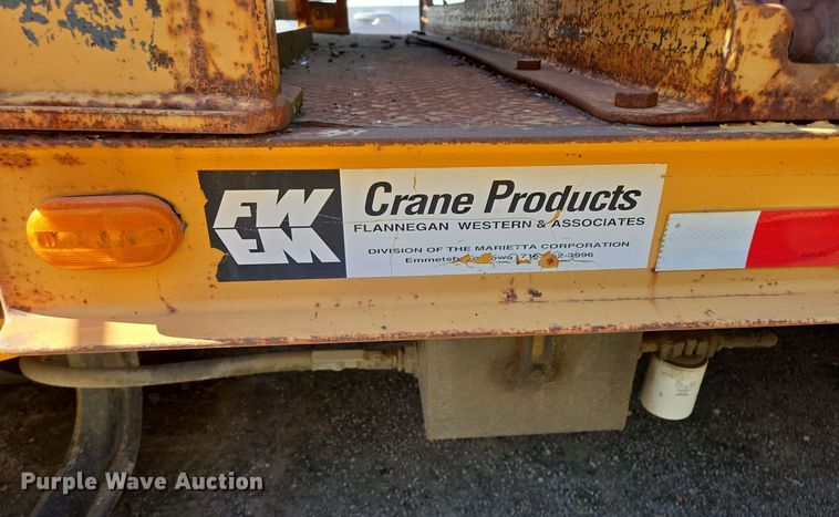 image for item EE8659 1997 International  4700 LP  utility / service truck