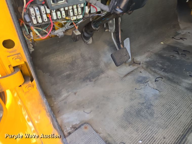 image for item EE8659 1997 International  4700 LP  utility / service truck