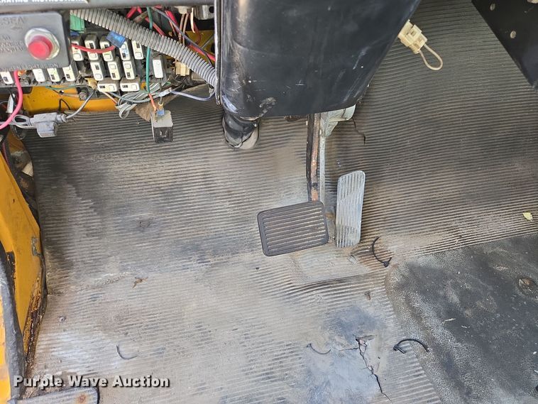 image for item EE8659 1997 International  4700 LP  utility / service truck