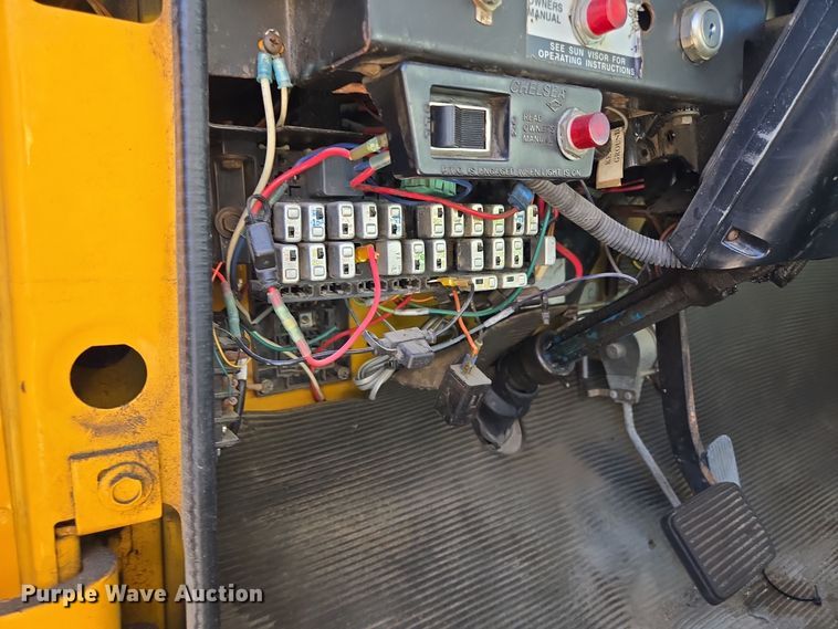 image for item EE8659 1997 International  4700 LP  utility / service truck