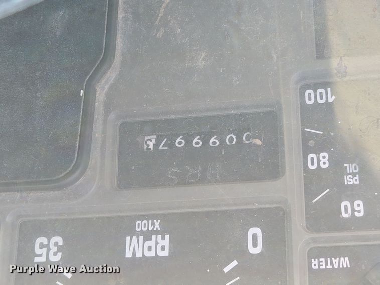 image for item EE8659 1997 International  4700 LP  utility / service truck