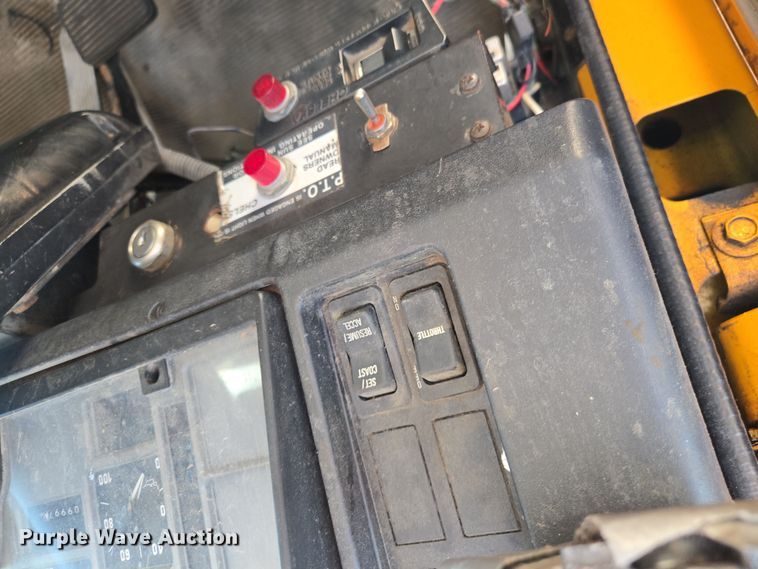 image for item EE8659 1997 International  4700 LP  utility / service truck