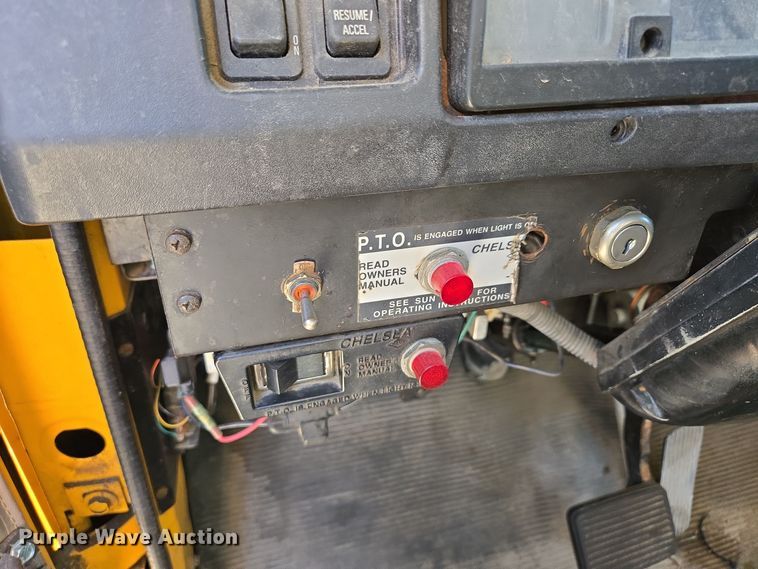 image for item EE8659 1997 International  4700 LP  utility / service truck