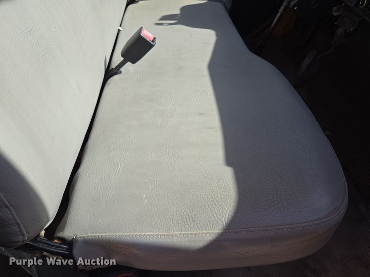 image for item EE8659 1997 International  4700 LP  utility / service truck