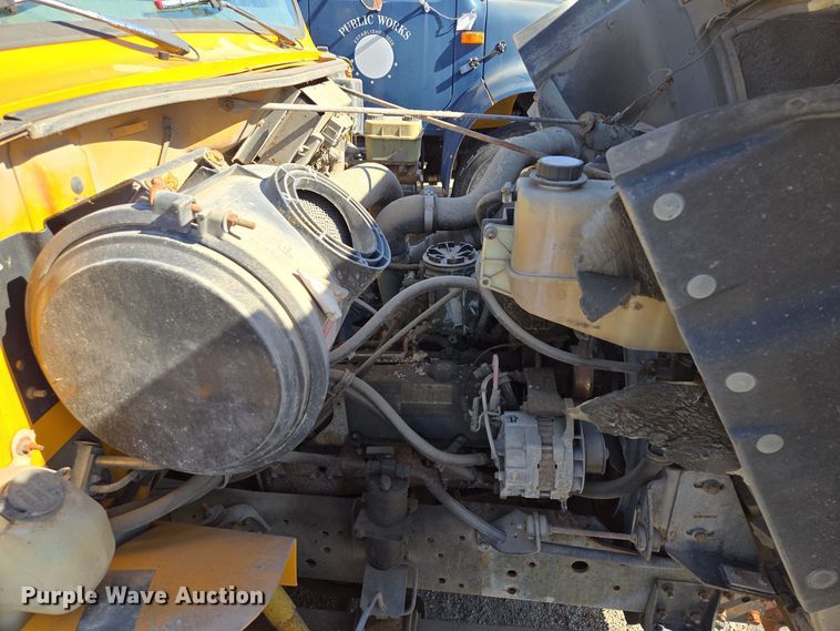 image for item EE8659 1997 International  4700 LP  utility / service truck