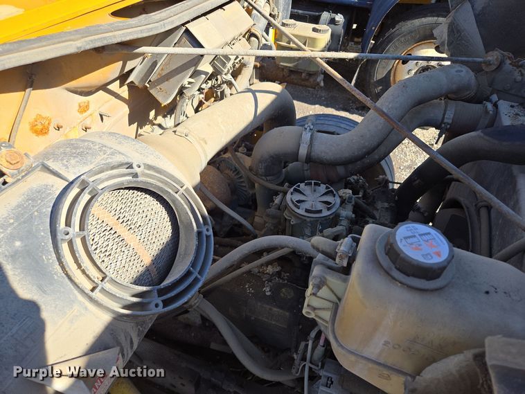 image for item EE8659 1997 International  4700 LP  utility / service truck