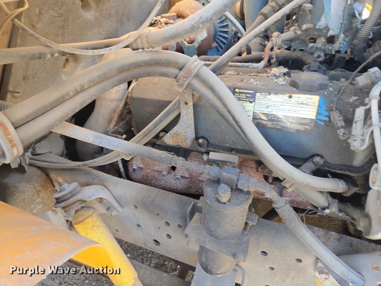 image for item EE8659 1997 International  4700 LP  utility / service truck