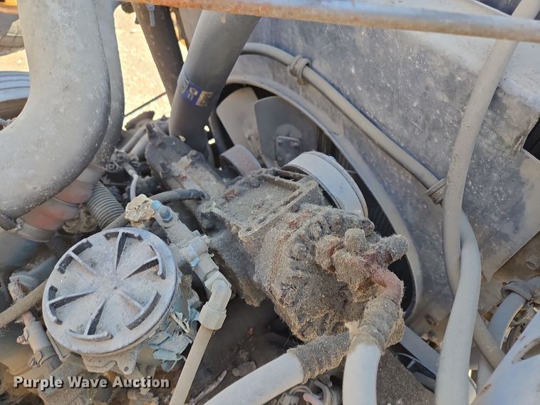 image for item EE8659 1997 International  4700 LP  utility / service truck