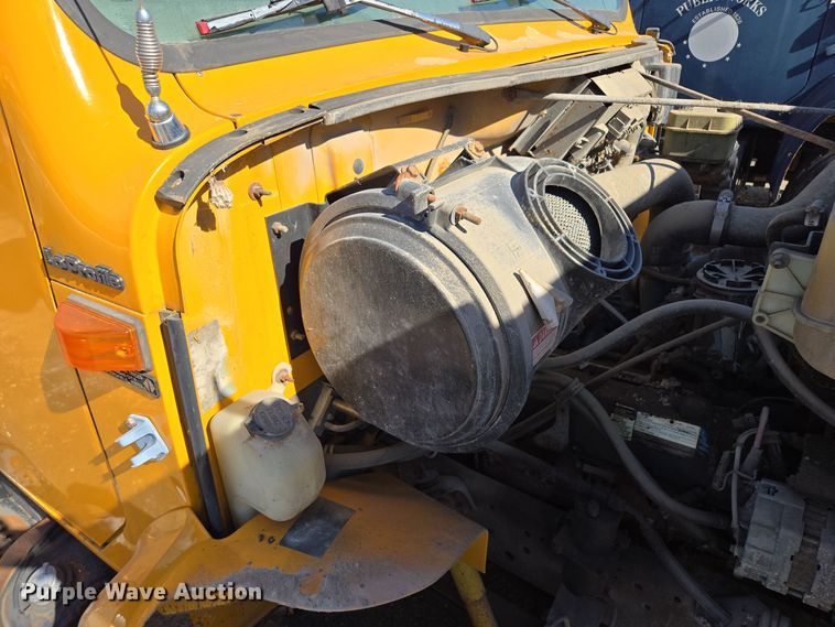 image for item EE8659 1997 International  4700 LP  utility / service truck