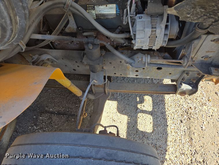 image for item EE8659 1997 International  4700 LP  utility / service truck