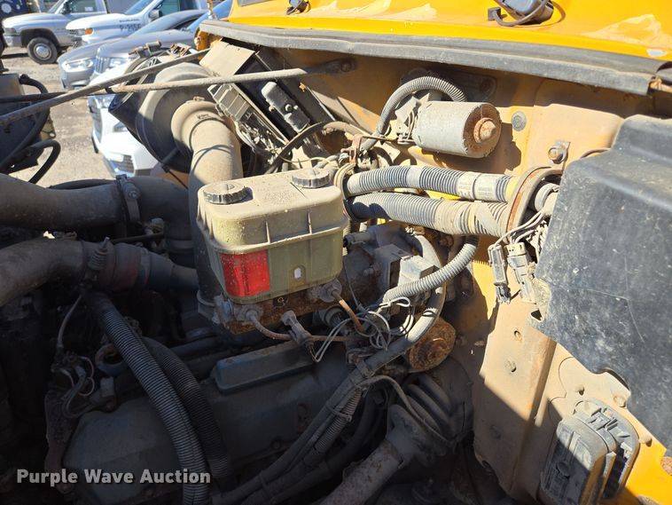 image for item EE8659 1997 International  4700 LP  utility / service truck