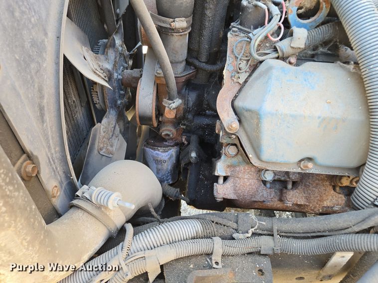 image for item EE8659 1997 International  4700 LP  utility / service truck