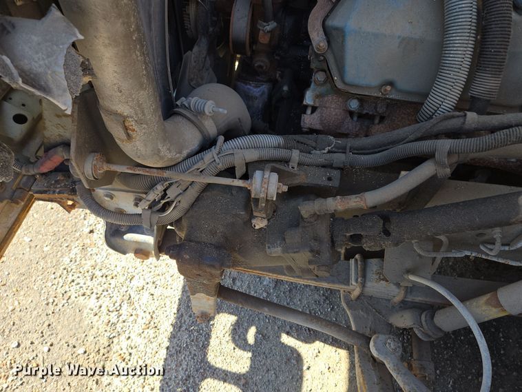 image for item EE8659 1997 International  4700 LP  utility / service truck