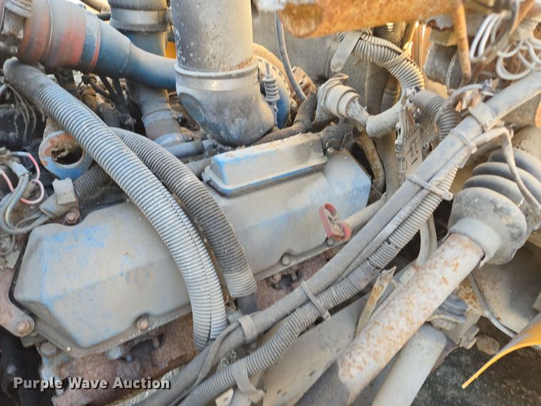 image for item EE8659 1997 International  4700 LP  utility / service truck