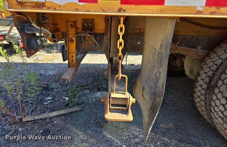 image for item EE8659 1997 International  4700 LP  utility / service truck