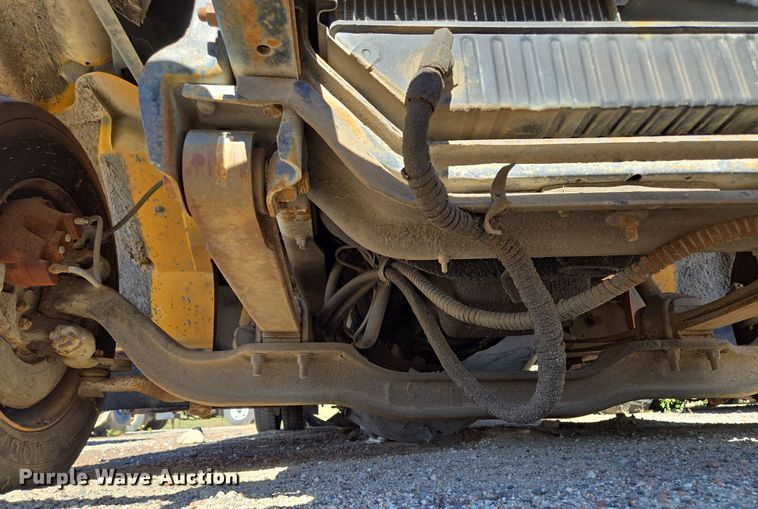 image for item EE8659 1997 International  4700 LP  utility / service truck