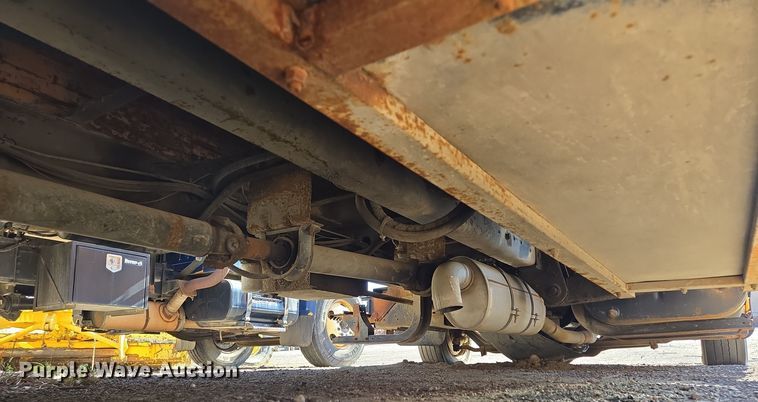 image for item EE8659 1997 International  4700 LP  utility / service truck