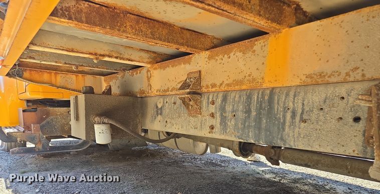 image for item EE8659 1997 International  4700 LP  utility / service truck