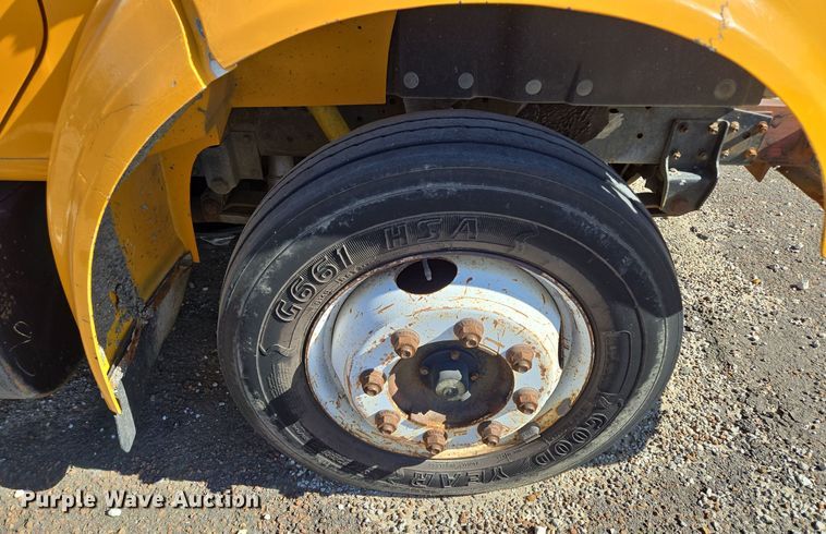 image for item EE8659 1997 International  4700 LP  utility / service truck