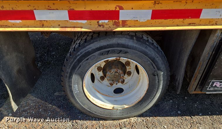 image for item EE8659 1997 International  4700 LP  utility / service truck