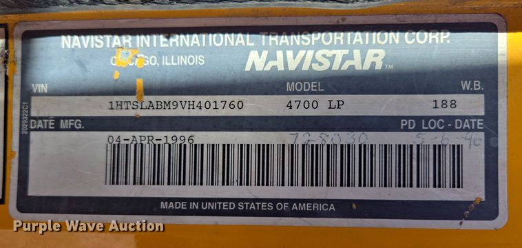 image for item EE8659 1997 International  4700 LP  utility / service truck