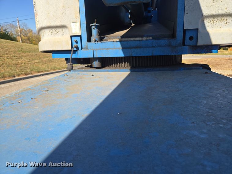 image for item EE8673 2001 Genie  S-65  boom lift