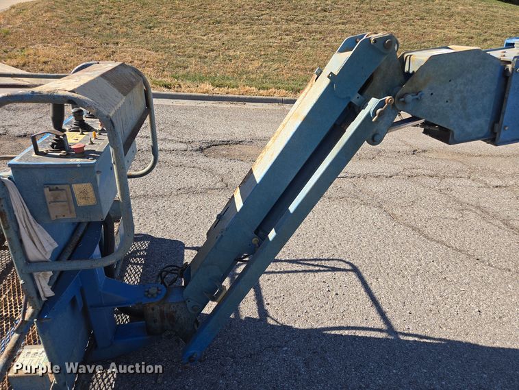 image for item EE8673 2001 Genie  S-65  boom lift