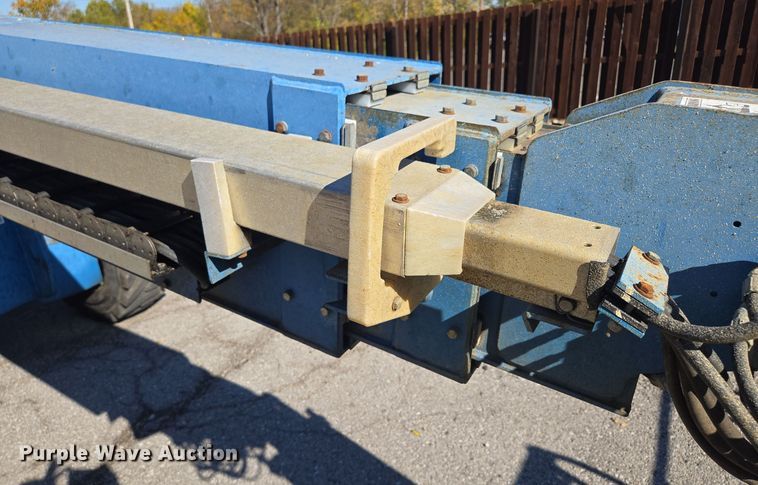image for item EE8673 2001 Genie  S-65  boom lift