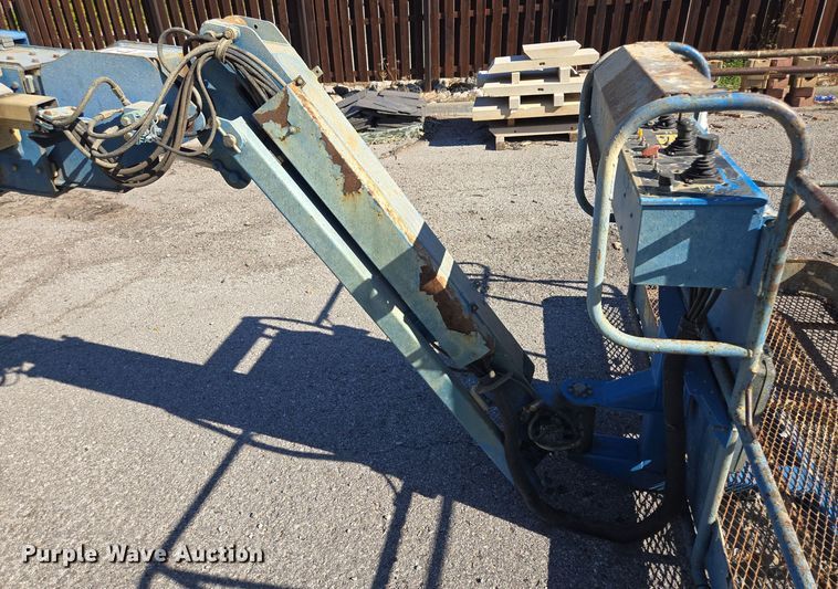 image for item EE8673 2001 Genie  S-65  boom lift