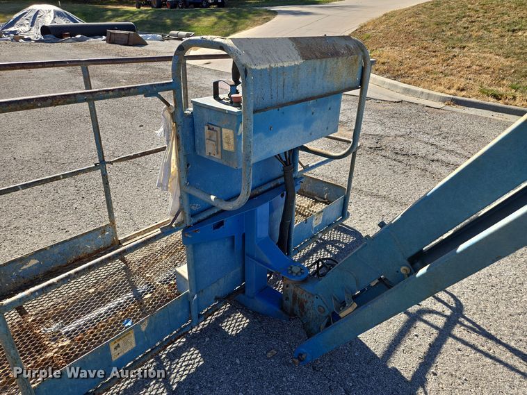 image for item EE8673 2001 Genie  S-65  boom lift