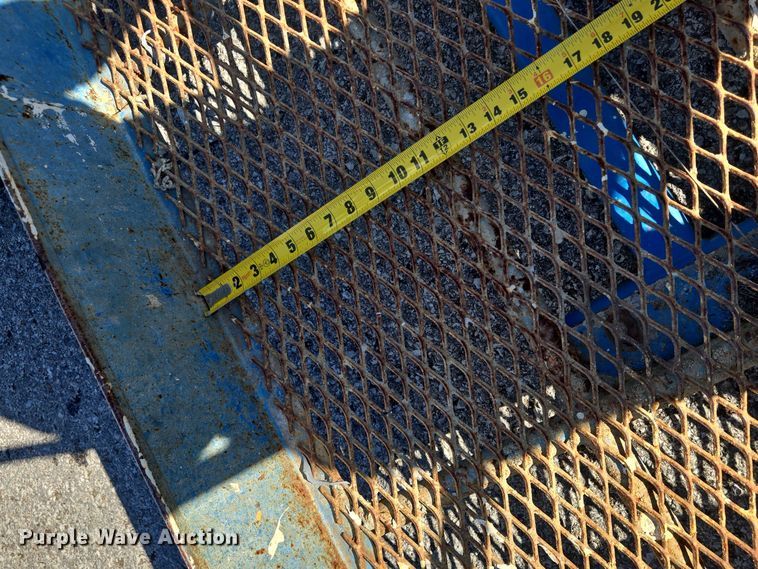 image for item EE8673 2001 Genie  S-65  boom lift