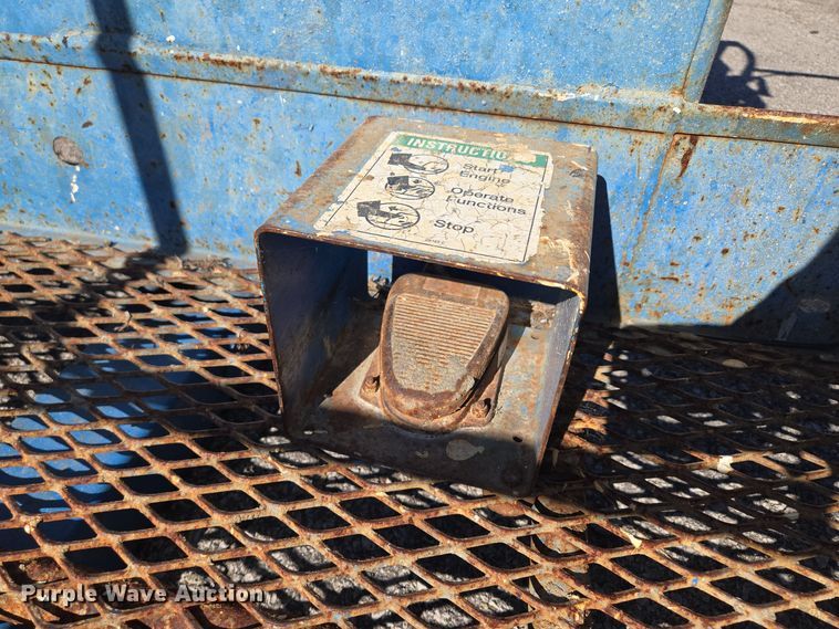 image for item EE8673 2001 Genie  S-65  boom lift