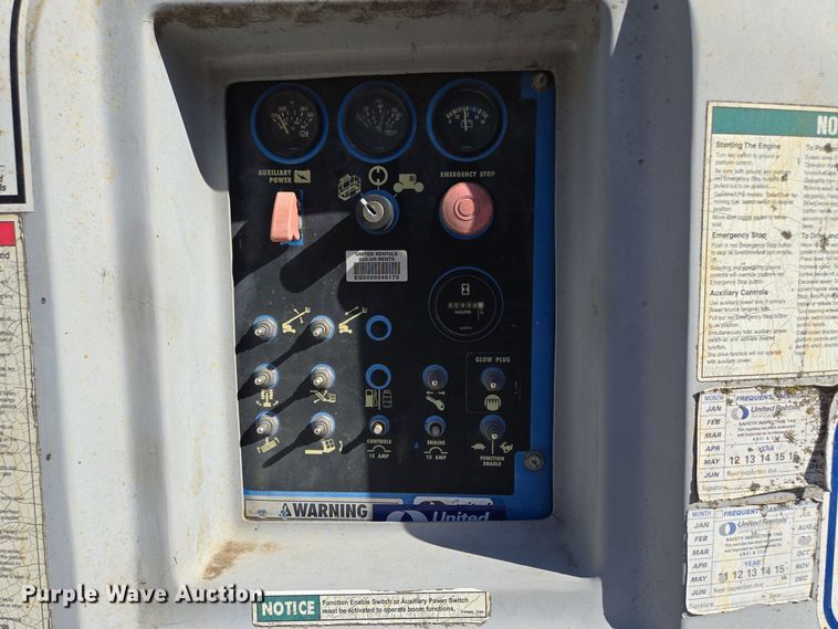 image for item EE8673 2001 Genie  S-65  boom lift