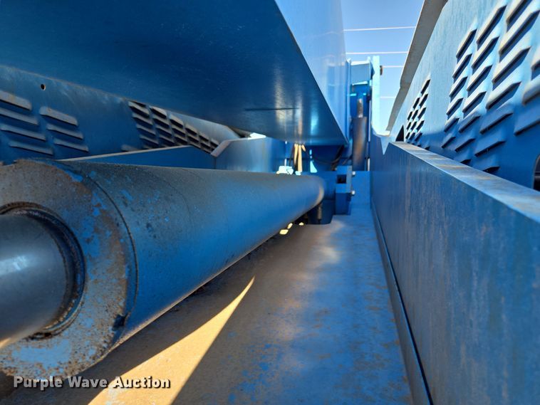 image for item EE8673 2001 Genie  S-65  boom lift