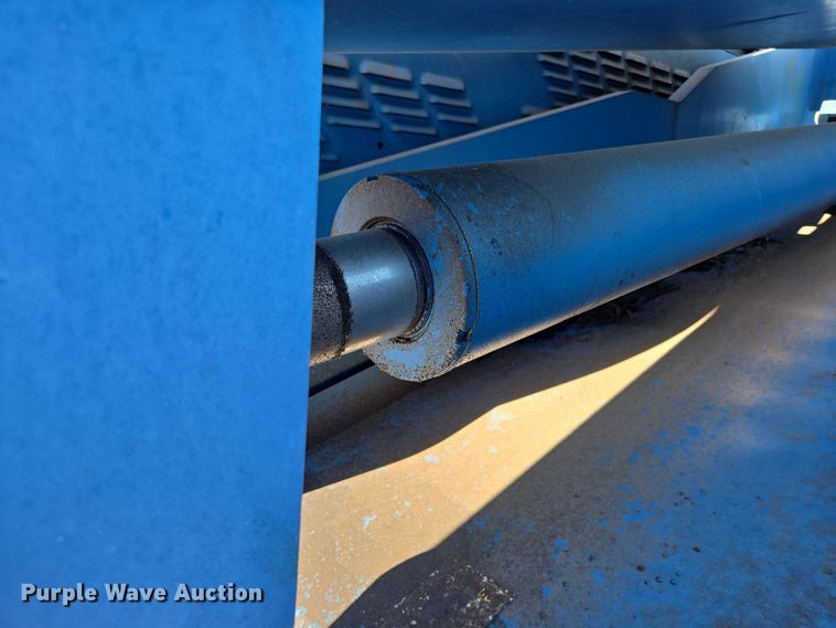 image for item EE8673 2001 Genie  S-65  boom lift