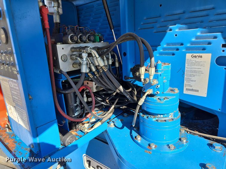 image for item EE8673 2001 Genie  S-65  boom lift