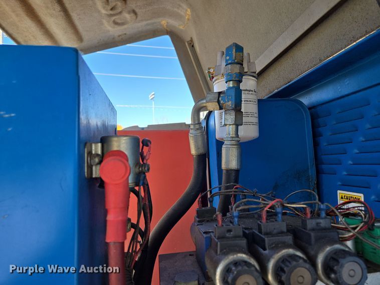 image for item EE8673 2001 Genie  S-65  boom lift