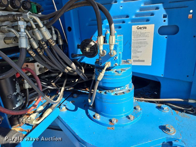 image for item EE8673 2001 Genie  S-65  boom lift