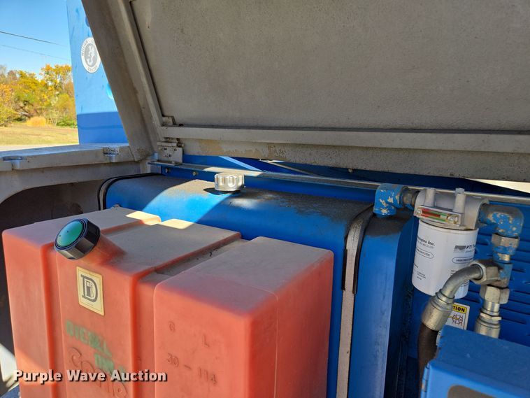 image for item EE8673 2001 Genie  S-65  boom lift