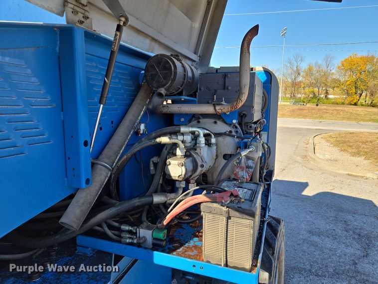 image for item EE8673 2001 Genie  S-65  boom lift