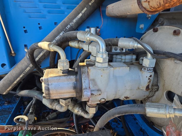 image for item EE8673 2001 Genie  S-65  boom lift