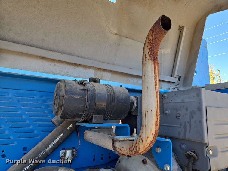 image for item EE8673 2001 Genie  S-65  boom lift