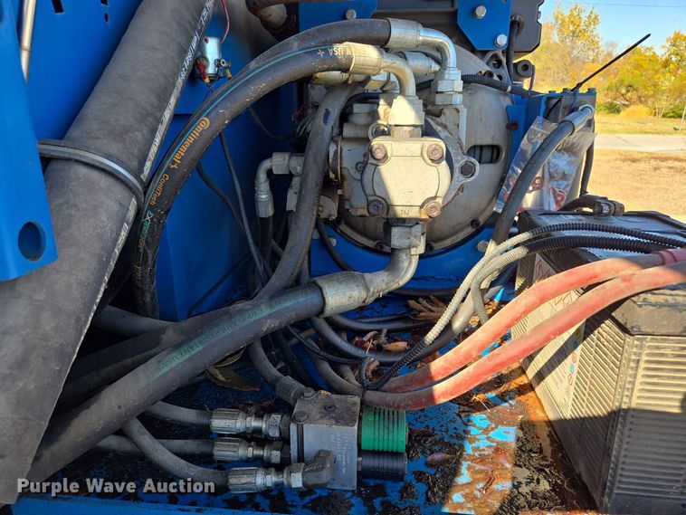 image for item EE8673 2001 Genie  S-65  boom lift