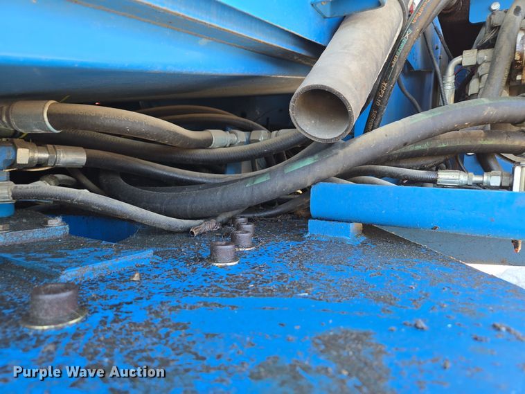 image for item EE8673 2001 Genie  S-65  boom lift