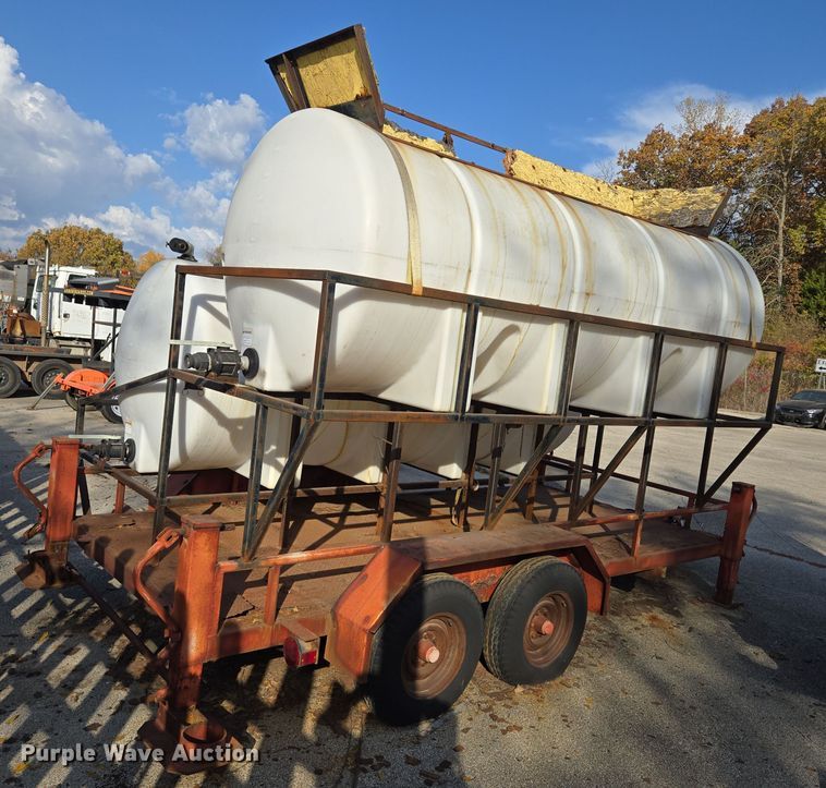 image for item EE8680 1988 Buck utility trailer